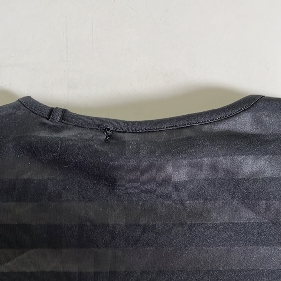 Nike   Dri-Fit Long sleeve Black/Black matte stripes/ fluorescent yw trim Size S - Picture 9 of 9